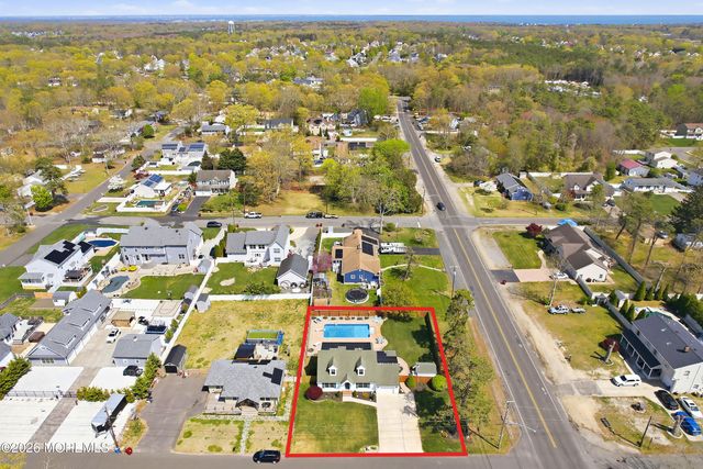 399 Trenton Avenue N, Bayville, NJ 08721