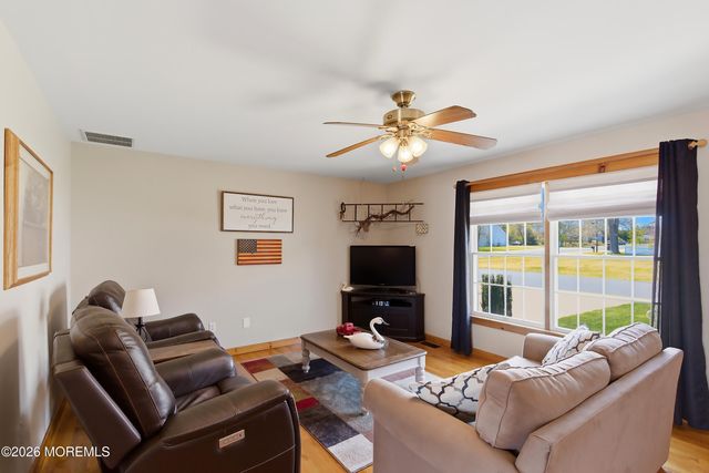 399 Trenton Avenue N, Bayville, NJ 08721
