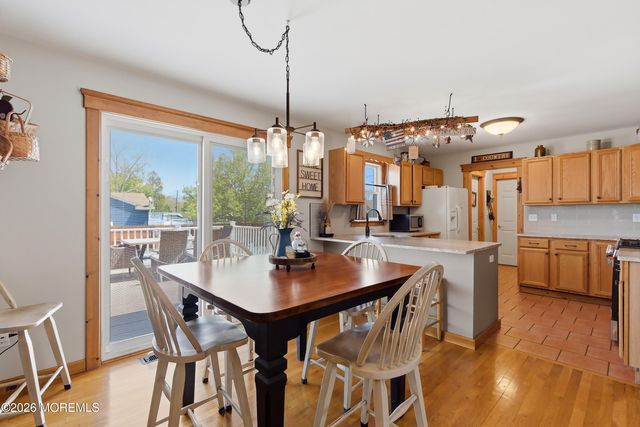 399 Trenton Avenue N, Bayville, NJ 08721