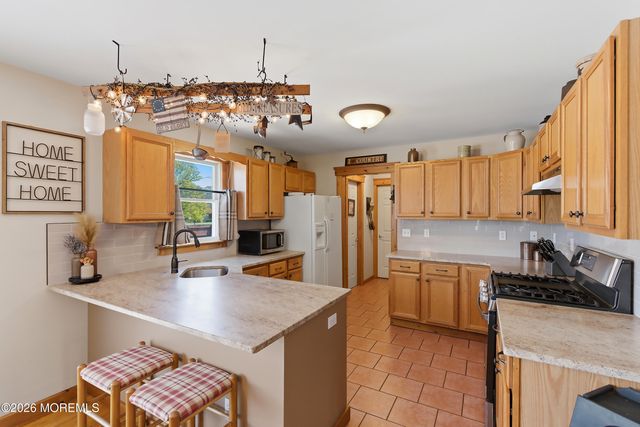 399 Trenton Avenue N, Bayville, NJ 08721