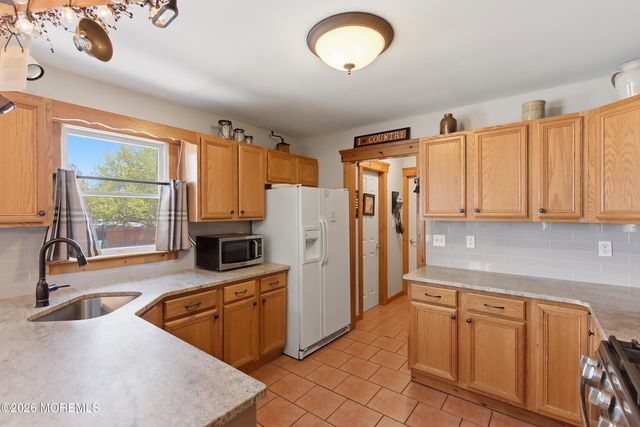 399 Trenton Avenue N, Bayville, NJ 08721