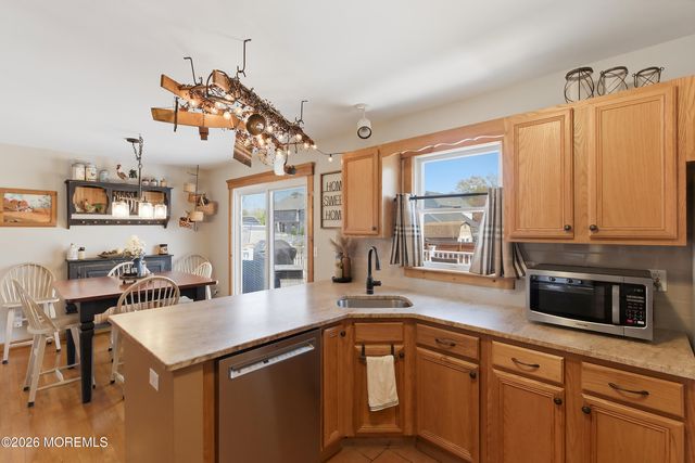 399 Trenton Avenue N, Bayville, NJ 08721