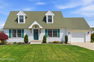 399 Trenton Avenue N, Bayville, NJ 08721