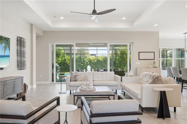 11644 Periwinkle DR, Naples, FL 34120