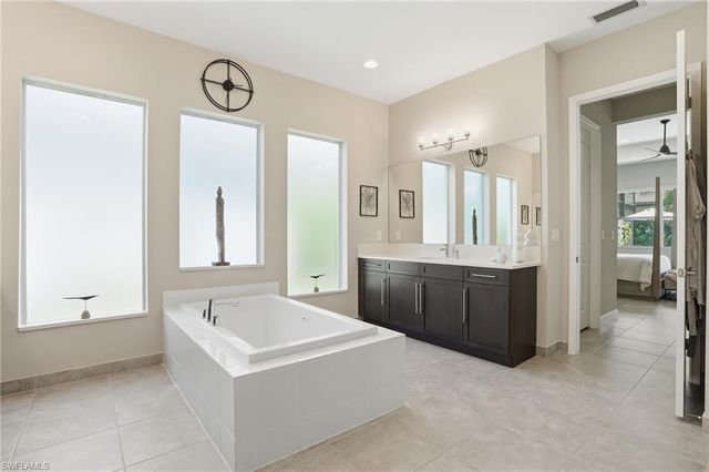 11644 Periwinkle DR, Naples, FL 34120