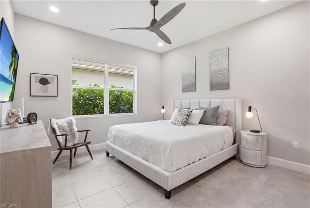 11644 Periwinkle DR, Naples, FL 34120