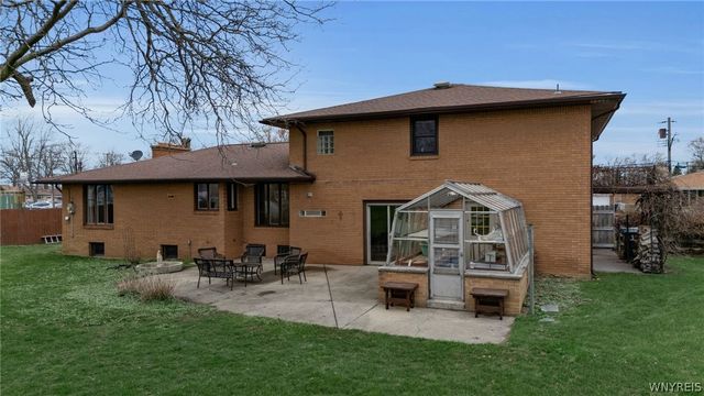 21 Barlow Avenue, Lackawanna, NY 14218