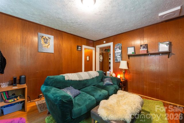14 Border Street, Black Mountain, NC 28711