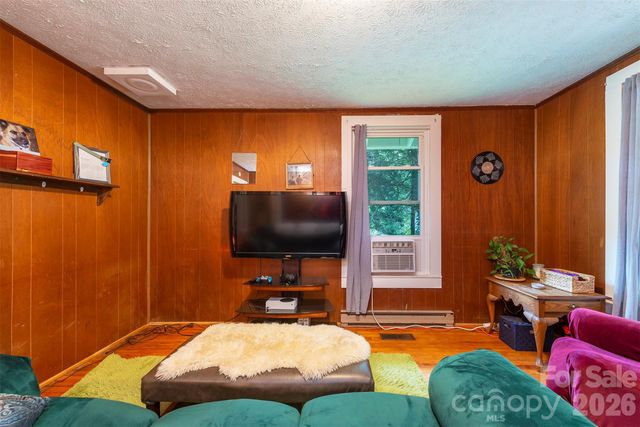 14 Border Street, Black Mountain, NC 28711