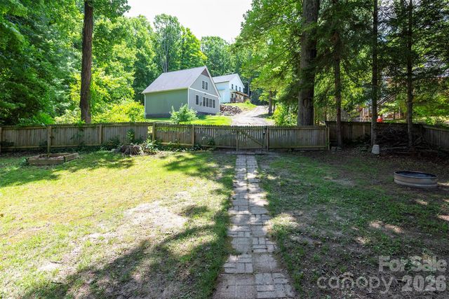 14 Border Street, Black Mountain, NC 28711
