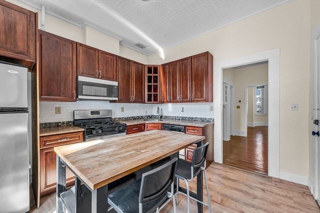 200 Walnut St 200, Holyoke, MA 01040