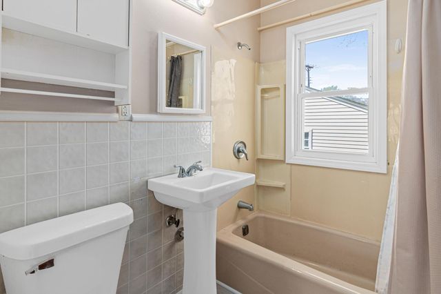 142 Van Buren Avenue S, Hopkins, MN 55343