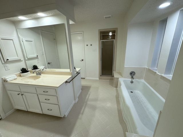 1205 Riverview Drive, Arlington, TX 76012