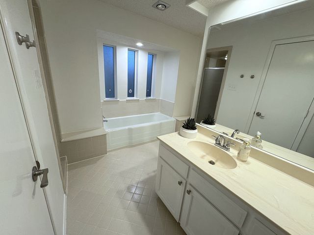 1205 Riverview Drive, Arlington, TX 76012