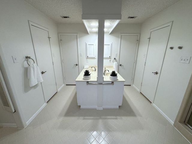 1205 Riverview Drive, Arlington, TX 76012