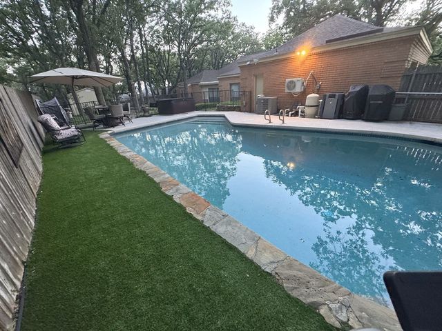 1205 Riverview Drive, Arlington, TX 76012