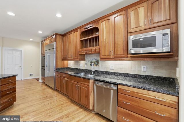 3703 WAPLES CREST CT, Oakton, VA 22124
