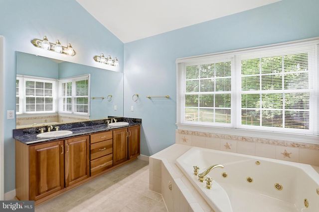 3703 WAPLES CREST CT, Oakton, VA 22124