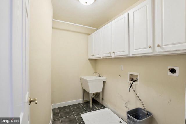 3703 WAPLES CREST CT, Oakton, VA 22124