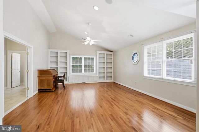 3703 WAPLES CREST CT, Oakton, VA 22124