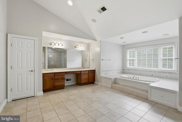 3703 WAPLES CREST CT, Oakton, VA 22124