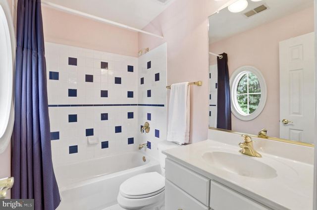 3703 WAPLES CREST CT, Oakton, VA 22124