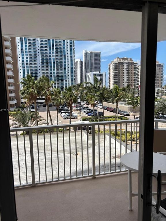 1985 S Ocean Dr 3B, Hallandale Beach, FL 33009