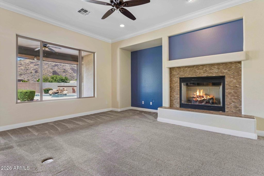 Image 11 of property listing at 25612 N 55TH Drive, Phoenix, AZ 85083