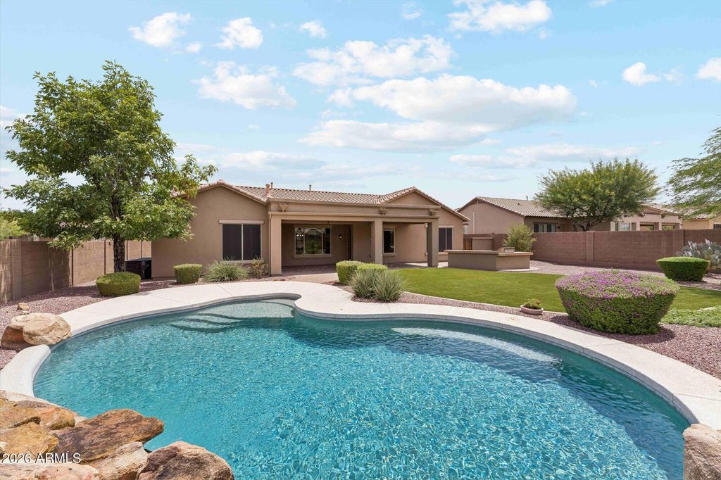 Image 36 of property listing at 25612 N 55TH Drive, Phoenix, AZ 85083