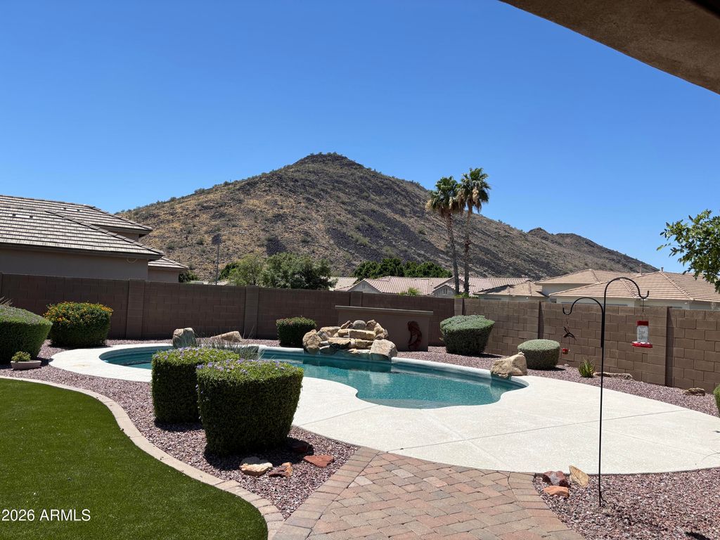 Image 39 of property listing at 25612 N 55TH Drive, Phoenix, AZ 85083