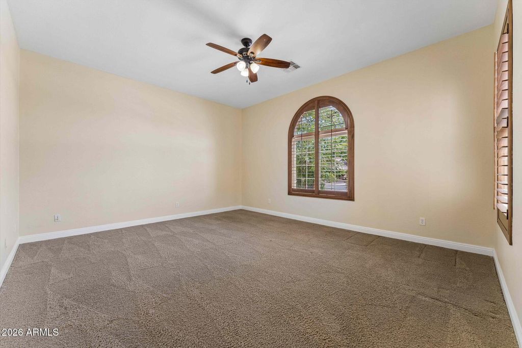 Image 4 of property listing at 25612 N 55TH Drive, Phoenix, AZ 85083