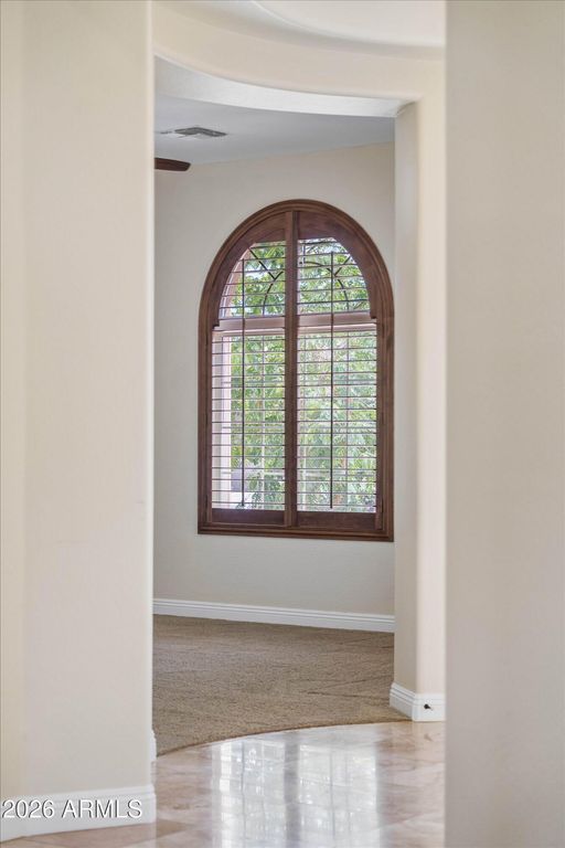 Image 6 of property listing at 25612 N 55TH Drive, Phoenix, AZ 85083