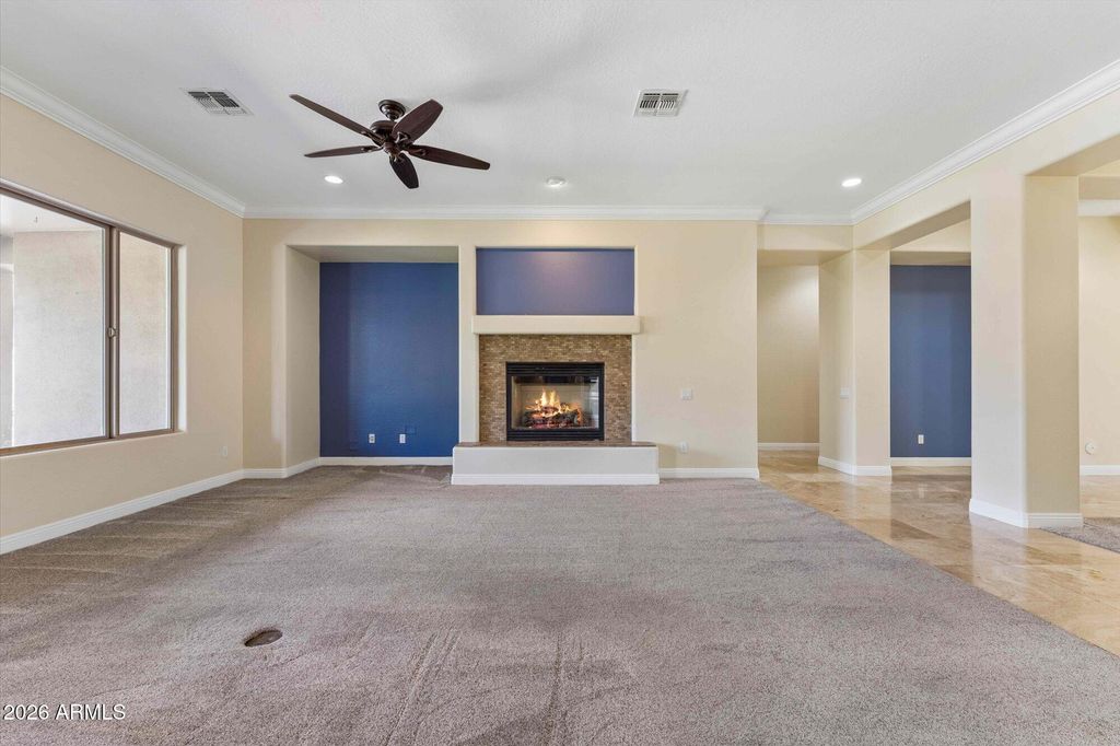 Image 9 of property listing at 25612 N 55TH Drive, Phoenix, AZ 85083