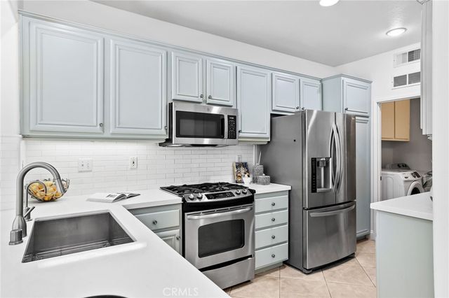 21 Bellevue, Irvine, CA 92602