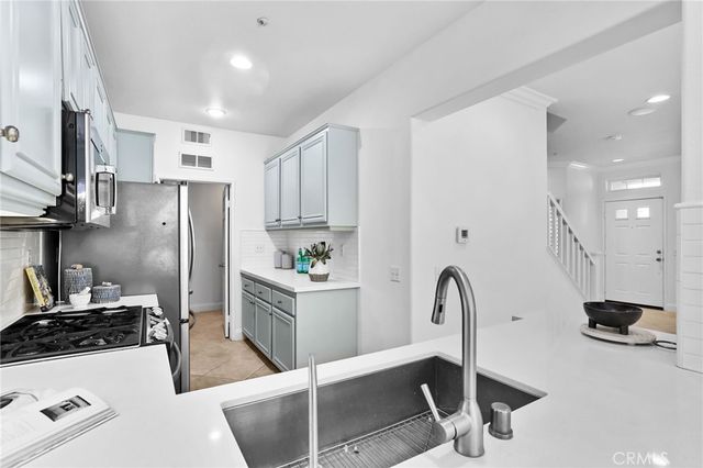 21 Bellevue, Irvine, CA 92602