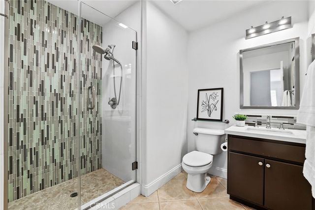 21 Bellevue, Irvine, CA 92602