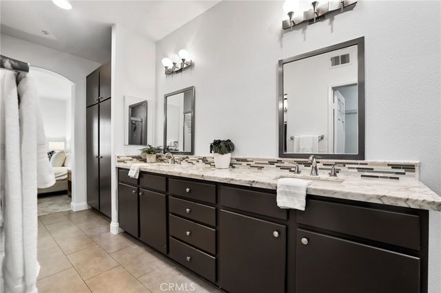 21 Bellevue, Irvine, CA 92602