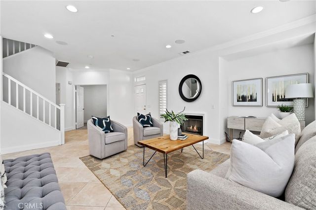 21 Bellevue, Irvine, CA 92602