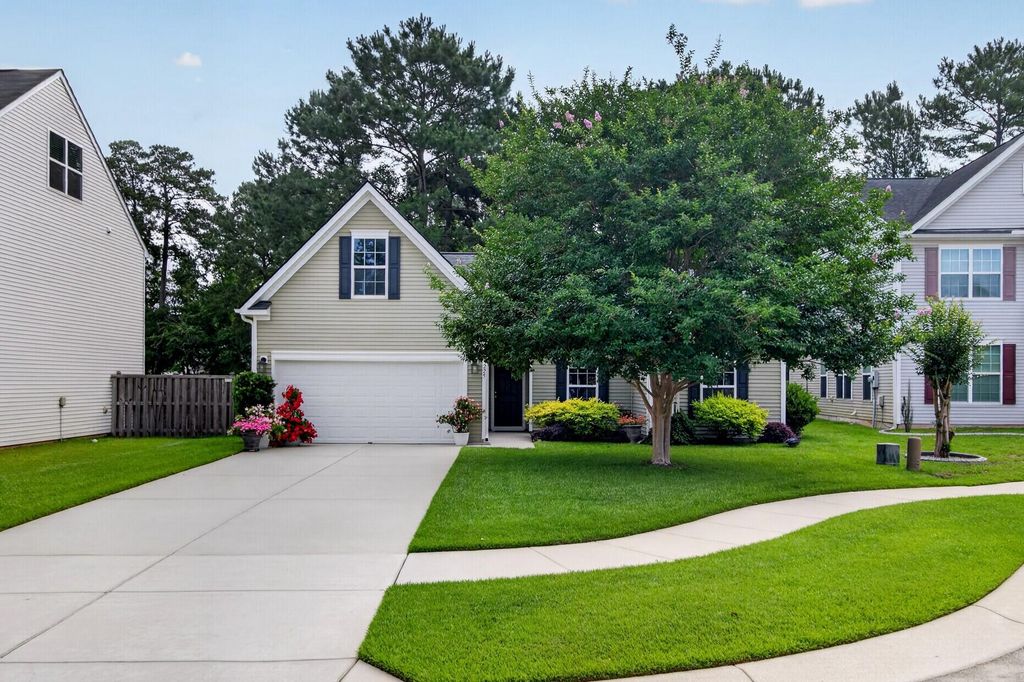 Image 1 of property listing at 225 Alpine Road, Summerville, SC 29485