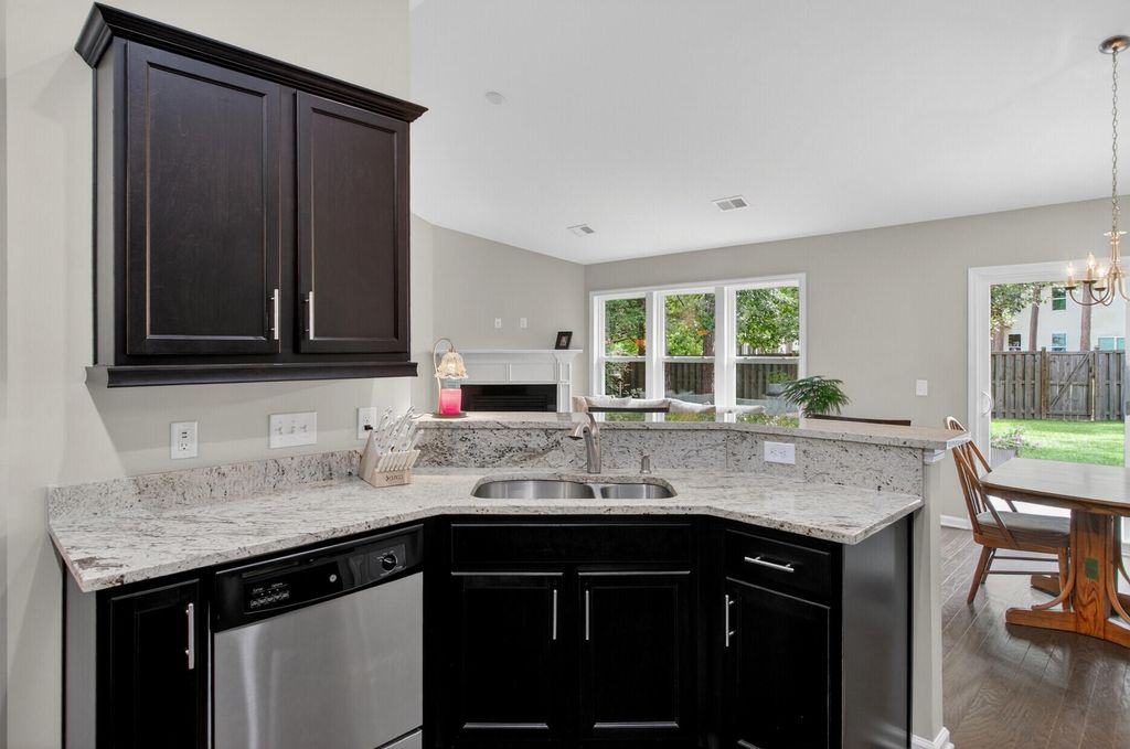 Image 10 of property listing at 225 Alpine Road, Summerville, SC 29485