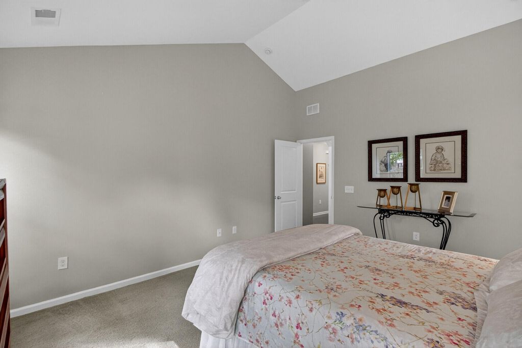 Image 15 of property listing at 225 Alpine Road, Summerville, SC 29485