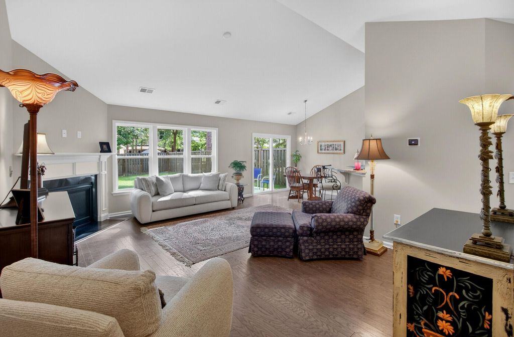 Image 5 of property listing at 225 Alpine Road, Summerville, SC 29485