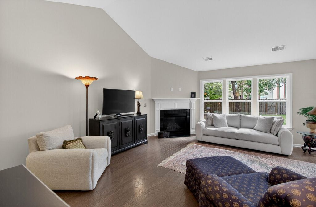 Image 6 of property listing at 225 Alpine Road, Summerville, SC 29485