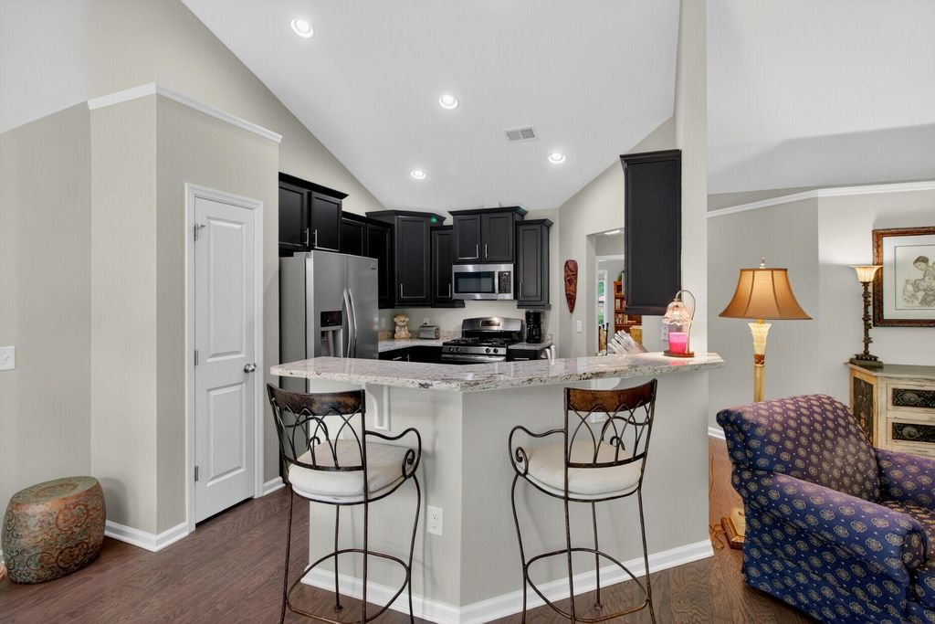 Image 8 of property listing at 225 Alpine Road, Summerville, SC 29485