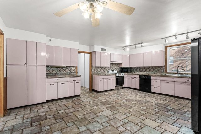 1011 Richards AVENUE, Watertown, WI 53094