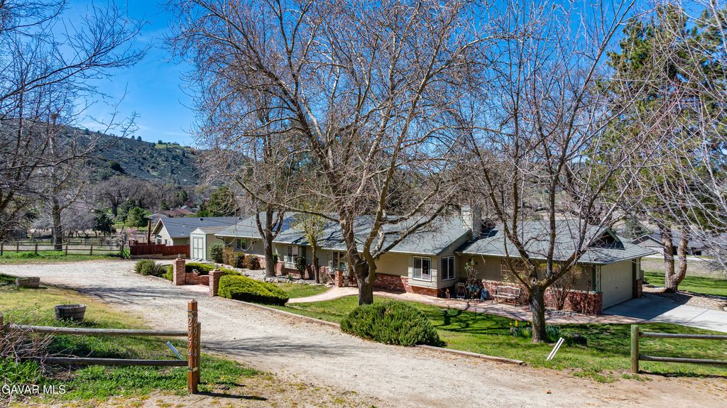 29541 Butterfield Way, Tehachapi, CA 93561