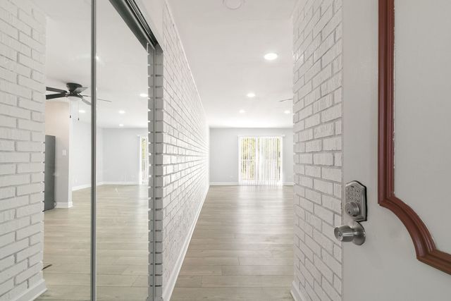 17000 Novak Drive 105, Hazel Crest, IL 60429