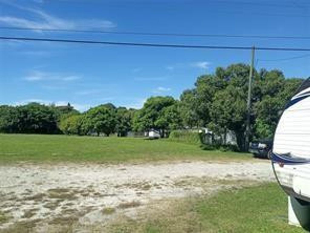 2014 NW 28th Street, Oakland Park, FL 33311