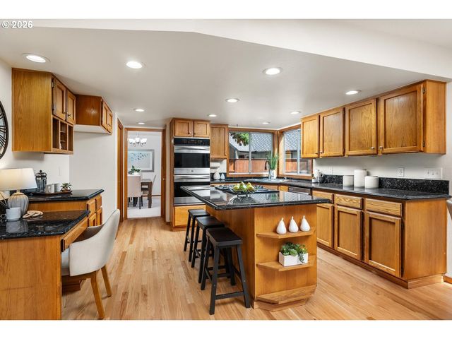 5525 Nw PEREGRINE Pl, Portland, OR 97229