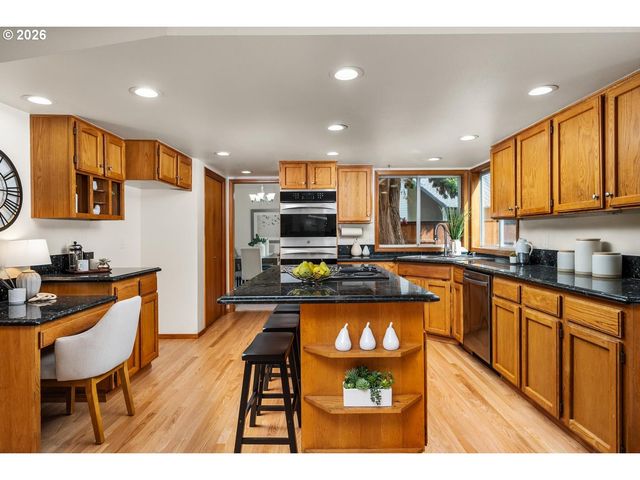 5525 Nw PEREGRINE Pl, Portland, OR 97229
